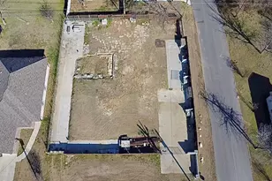 426 Sabine Ave, Cleburne, TX 76031 - Photo 1