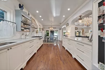 860 N Bailey Avenue, Fort Worth, TX 76107 - Photo 8