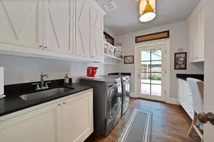 860 N Bailey Ave, Fort Worth, TX 76107 - Photo 14