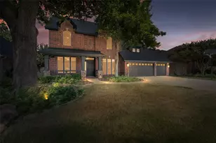 2710 Cobblestone Dr, Grapevine, TX 76051 - Photo 2