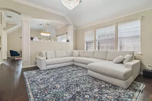 305 Andre Dr, Irving, TX 75063 - Photo 10