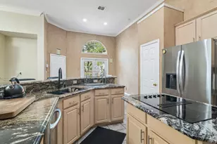 305 Andre Dr, Irving, TX 75063 - Photo 14