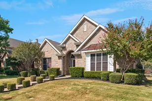 305 Andre Dr, Irving, TX 75063 - Photo 2