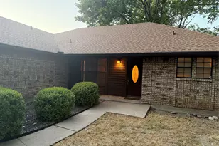 1058 E Jefferson St, Van Alstyne, TX 75495 - Photo 1