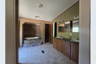 3003 Hilltop Road, Granbury, TX 76048 - Photo 4