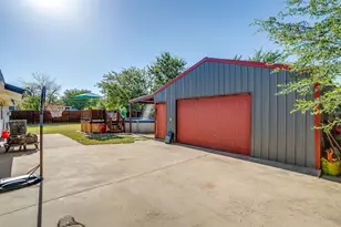 2102 SE 10th St, Mineral Wells, TX 76067 - Photo 38
