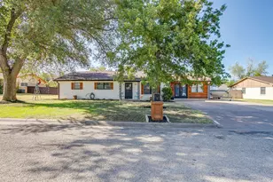 2102 SE 10th St, Mineral Wells, TX 76067 - Photo 4