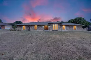 1226 Ranch Valley Dr, DeSoto, TX 75115 - Photo 2