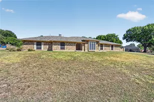 1226 Ranch Valley Dr, DeSoto, TX 75115 - Photo 2