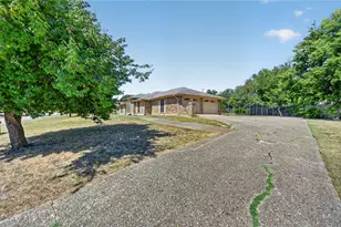 1226 Ranch Valley Dr, DeSoto, TX 75115 - Photo 4