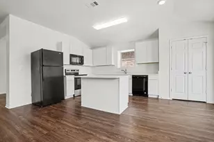 2640 Pioneer Bluffs Rd, Balch Springs, TX 75181 - Photo 6