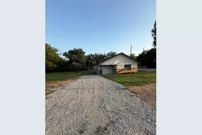 739 W Pine Street, Jacksboro, TX 76458 - Photo 18