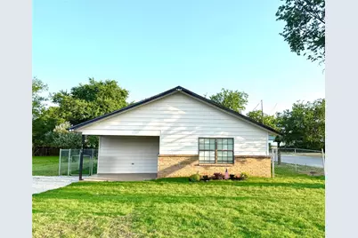739 W Pine Street, Jacksboro, TX 76458 - Photo 1