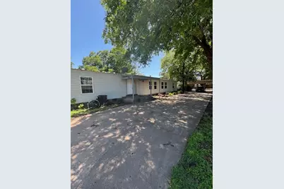 425 N 3rd Street, Buffalo Gap, TX 79508 - Photo 2