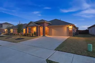 613 Whitecomb Ln, Justin, TX 76247 - Photo 38