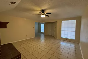 4501 Mizzenmast Ct, Fort Worth, TX 76135 - Photo 4