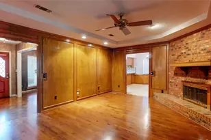 1543 Glenhill Ln, Lewisville, TX 75077 - Photo 2