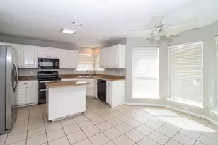 911 Joshua Dr, Burleson, TX 76028 - Photo 6