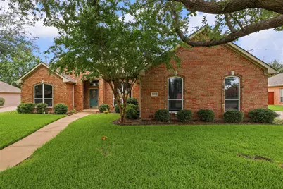 1612 Twin Oaks Drive, Cleburne, TX 76033 - Photo 1