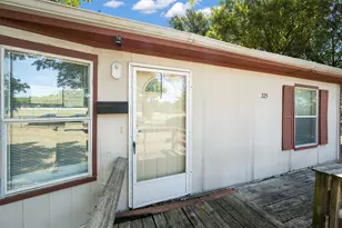 225 John Thomas Dr, Seven Points, TX 75143 - Photo 2