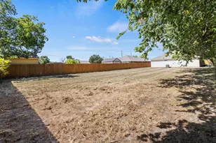 4920 S Peachtree Rd, Balch Springs, TX 75180 - Photo 16