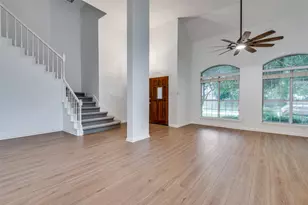 562 Mercer St, Grand Prairie, TX 75052 - Photo 4