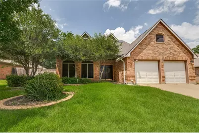 562 Mercer Street, Grand Prairie, TX 75052 - Photo 1