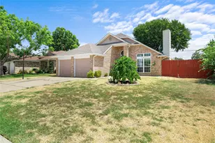 6315 Fairlane Dr, Arlington, TX 76001 - Photo 2