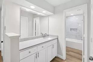 729 Surrey Cir, Grand Prairie, TX 75050 - Photo 16