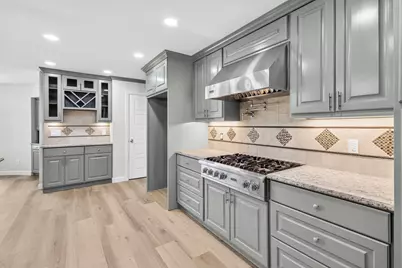 729 Surrey Circle, Grand Prairie, TX 75050 - Photo 10
