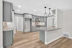729 Surrey Cir, Grand Prairie, TX 75050 - Photo 8