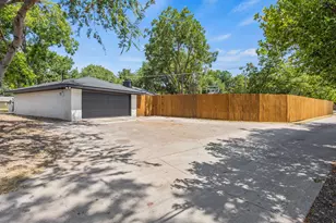 729 Surrey Cir, Grand Prairie, TX 75050 - Photo 26