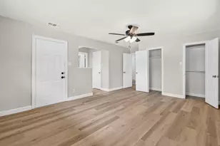 729 Surrey Cir, Grand Prairie, TX 75050 - Photo 18