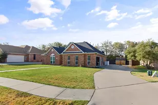 417 Valley View Ln, Krum, TX 76249 - Photo 2