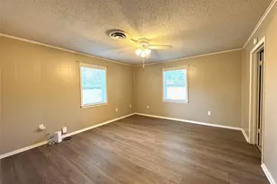 506 Walnut St, Collinsville, TX 76233 - Photo 6