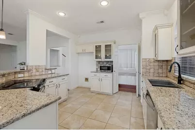 3925 Silver Meadow Lane, Grand Prairie, TX 75052 - Photo 10