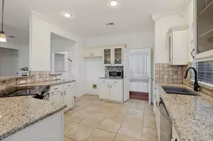 3925 Silver Meadow Ln, Grand Prairie, TX 75052 - Photo 10
