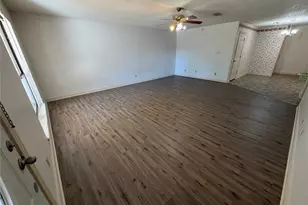 567 W College St, Stephenville, TX 76401 - Photo 2