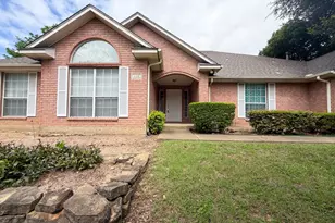 18 Country Club Pl, Waxahachie, TX 75165 - Photo 1