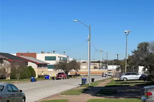 109 Wilshire Dr, Euless, TX 76040 - Photo 2