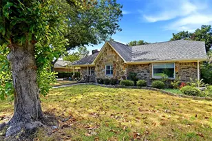 1319 Chestnut Rd, Mansfield, TX 76063 - Photo 2