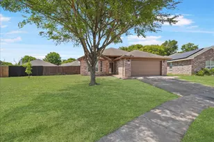 1002 James Donald Ln, Glenn Heights, TX 75154 - Photo 4
