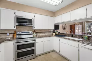 2781 Fairway Park St, Grand Prairie, TX 75050 - Photo 4