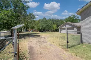 805 S Tyler St, McGregor, TX 76657 - Photo 34