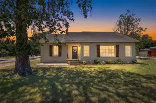 805 S Tyler St, McGregor, TX 76657 - Photo 2