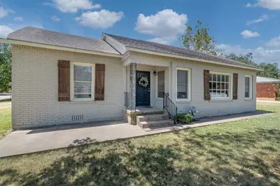 805 S Tyler Street, McGregor, TX 76657 - Photo 2