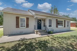 805 S Tyler St, McGregor, TX 76657 - Photo 2