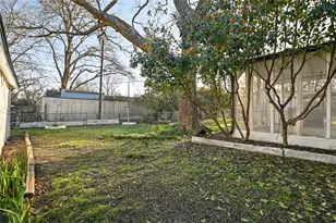 820 W College St, Sherman, TX 75092 - Photo 32