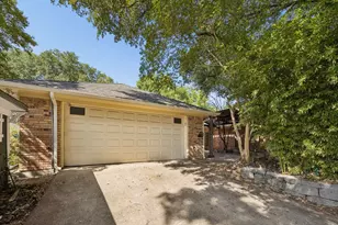9918 Chimney Hill Ln, Dallas, TX 75243 - Photo 38