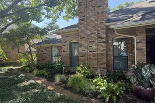 9918 Chimney Hill Ln, Dallas, TX 75243 - Photo 32